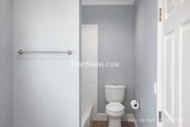 Building Photo - 15 Lloyd Ln