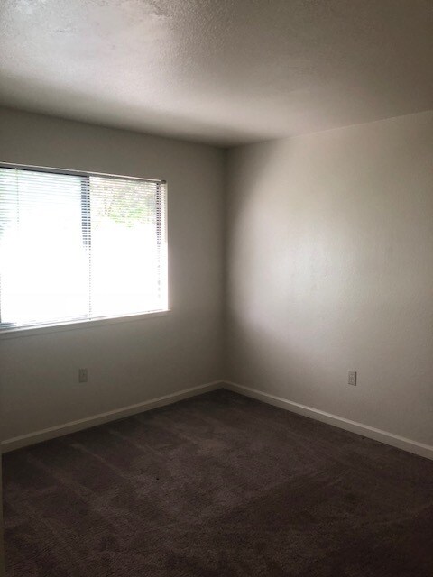 Building Photo - 80 Francis Cir
