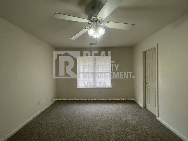Building Photo - 451 Crabapple Pl