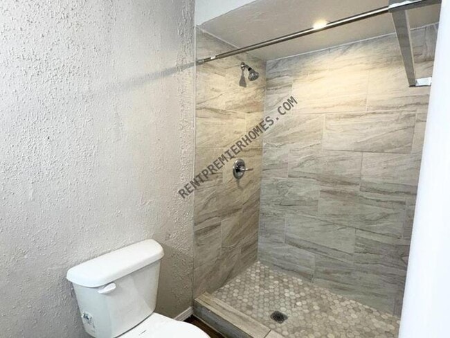 Building Photo - 3041 SW 40th Pl