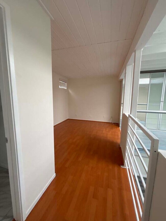 Building Photo - 915 Broadway St