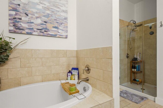 Building Photo - 2520 Bluebonnet Ln