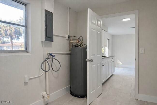 Building Photo - 768 Dellena Ln