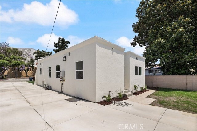 Building Photo - 11210 Oak St