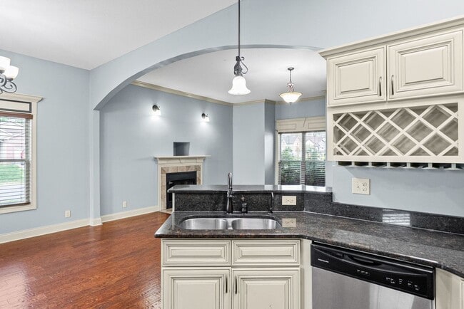 Building Photo - 3 Bedroom 2 Bath Pet Friendly Home For Rent!