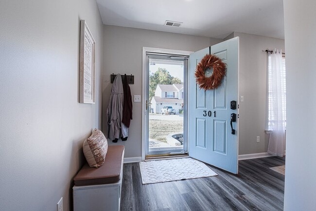 Building Photo - 4 BR/Loft near Simpsonville!  Lawn Maintenance included! Amenities & Close to Shopping & Restaurants