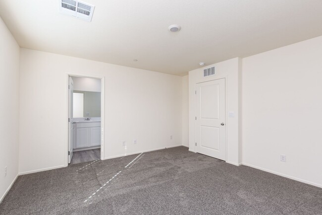 Building Photo - Stunning New-Build Townhouse in Growing 89139 Neighborhood