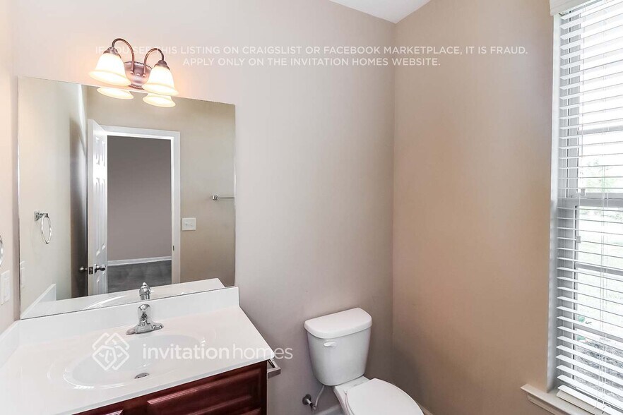 Building Photo - 2055 Hydrangea Ln