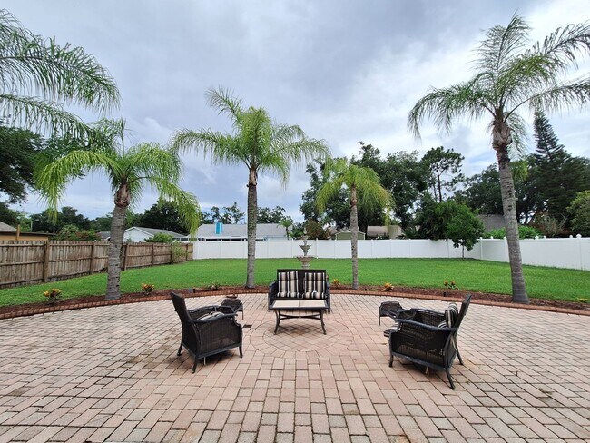 Building Photo - Spacious 4-Bed, 3-Bath Belle Isle Home wit...