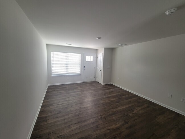 Building Photo - 110 Clear Creek Ln