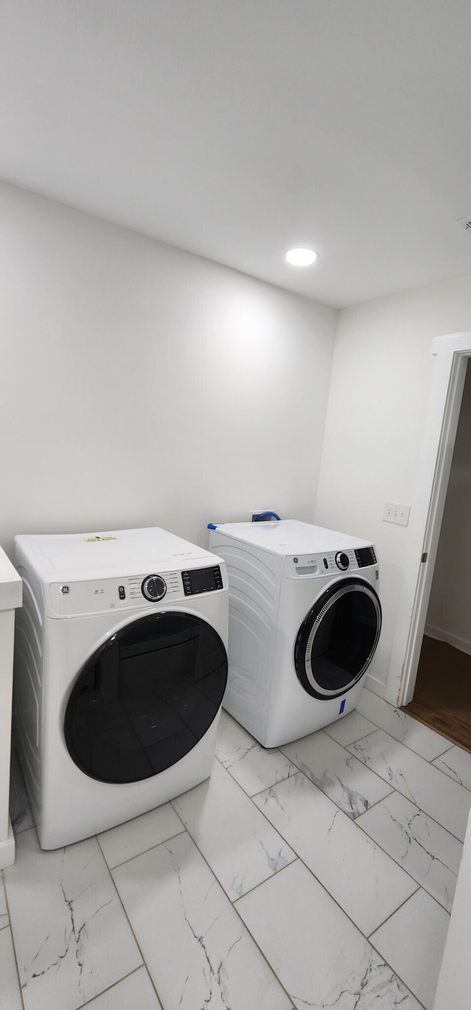 Building Photo - 3401 Windridge Dr