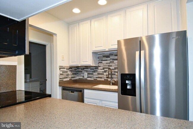 Building Photo - 114 Westwick Ct