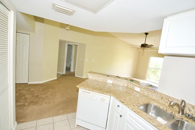 Building Photo - 1100 Crestwood Ct S