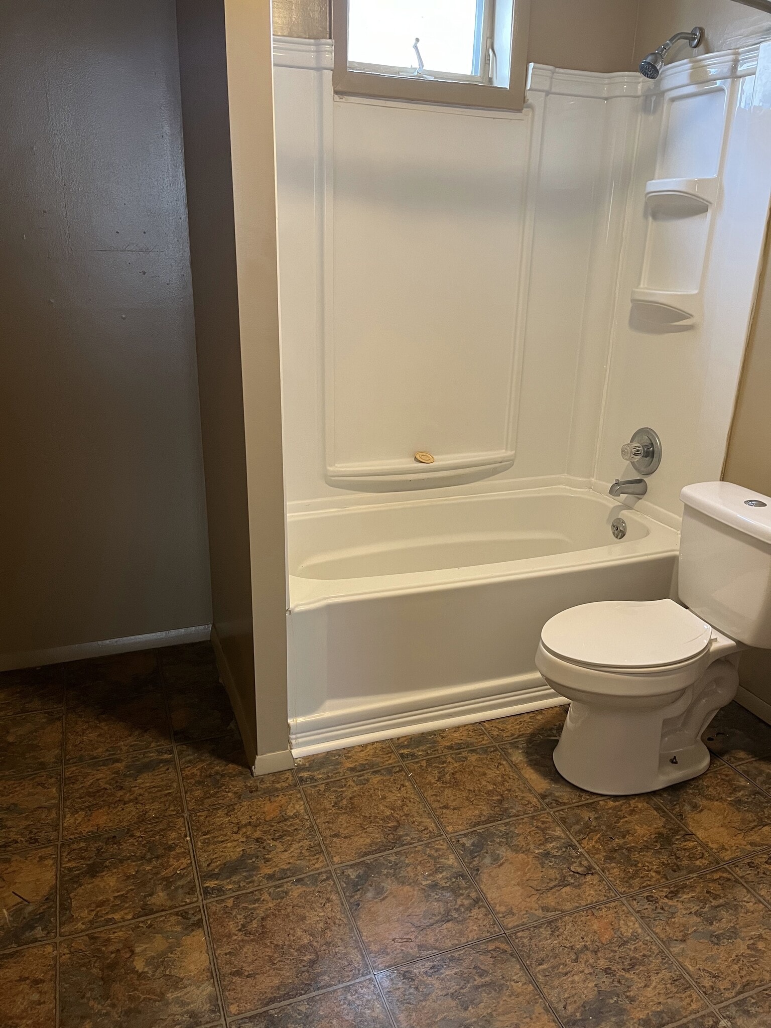 Building Photo - 633 E 11th St