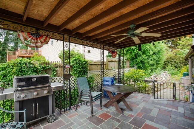 Building Photo - 31 Oliver Pl