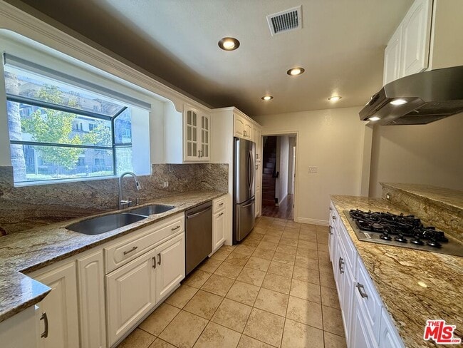 Building Photo - 6205 Gentry Ave