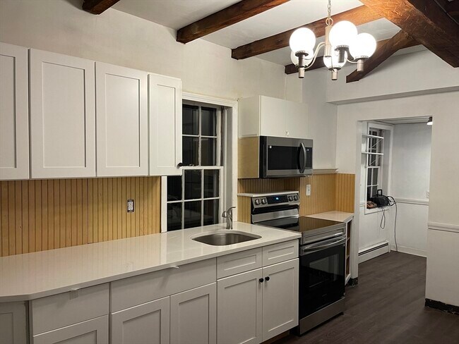 Building Photo - 37 Turner St