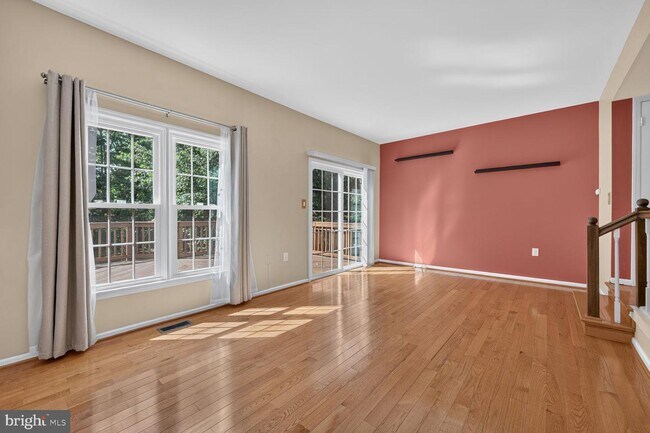 Building Photo - 5619 Ridge View Dr