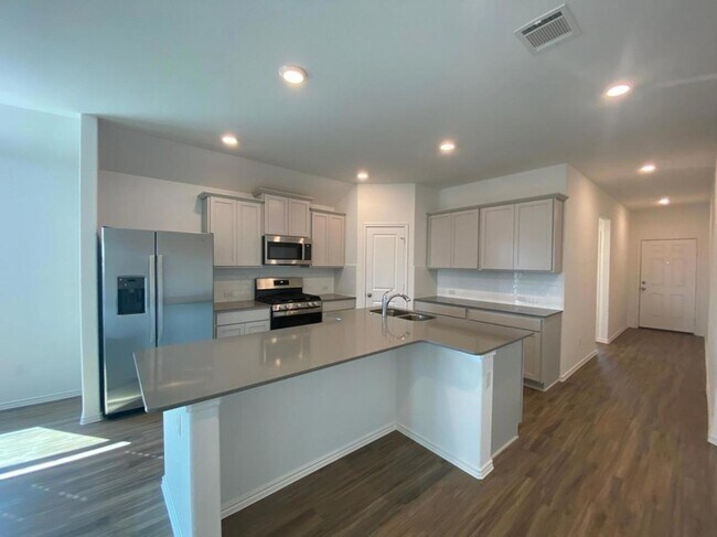 Building Photo - 211 Blue Springs Pass