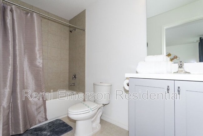 Building Photo - 640 Benoi Dr