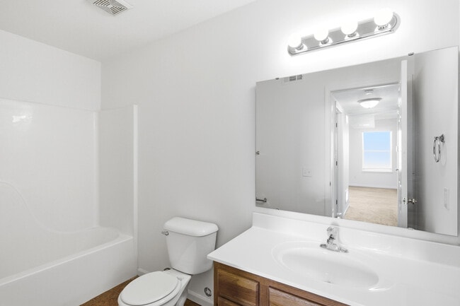 Building Photo - 3509 La Mesa Dr