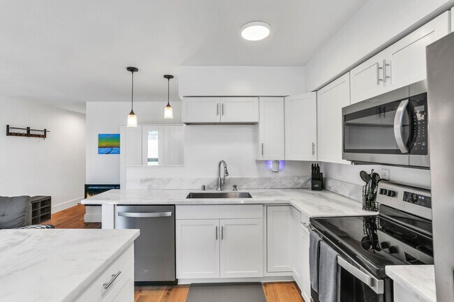 Building Photo - 3050 Rue D’Orleans