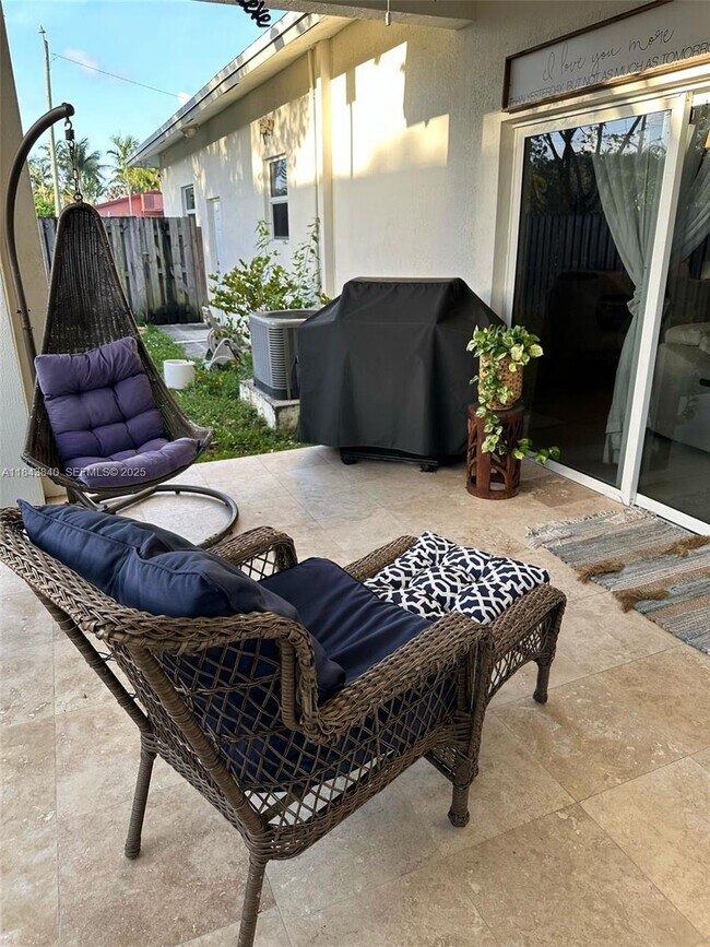 Building Photo - 210 SW 4th St