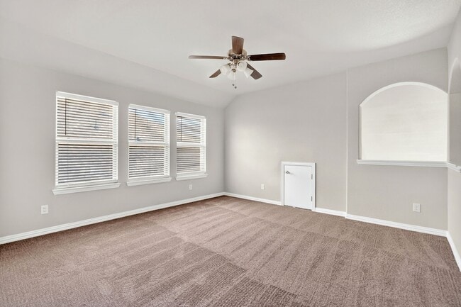 Building Photo - 1012 Summer Ln