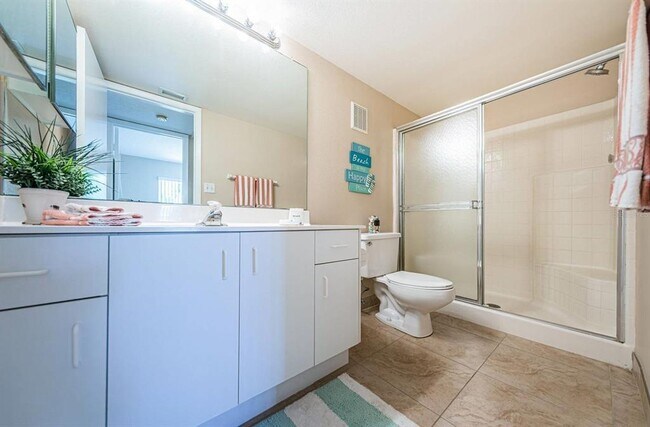 Building Photo - 6093 Bahia Del Mar Cir N
