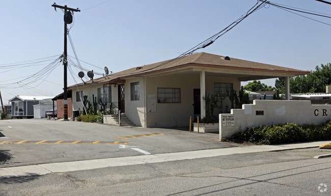 Primary Photo - 955 Inland Center Dr
