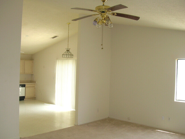 Building Photo - 3BR, 2BA, 2CG