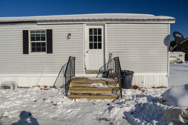 Building Photo - 5 Hilltop Dr