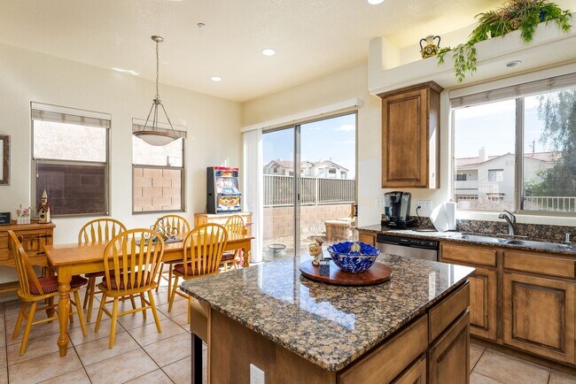 Building Photo - Gated Community 2 Bed/2 Bath Condo Furnished Long term Boat deep garage