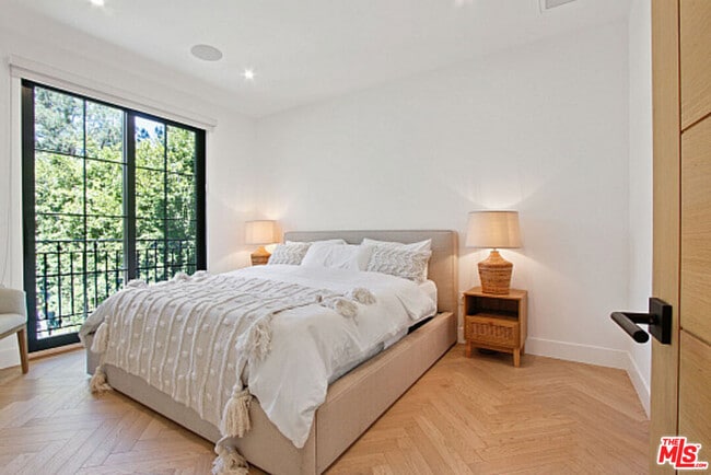 Building Photo - 9451 Sunset Blvd