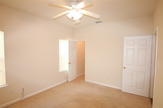 Building Photo - 2267 Pine Landing Ct