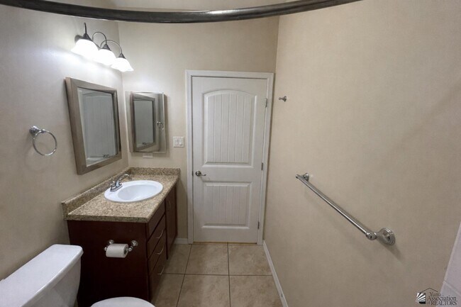 Building Photo - 6132 E Overlook Ln