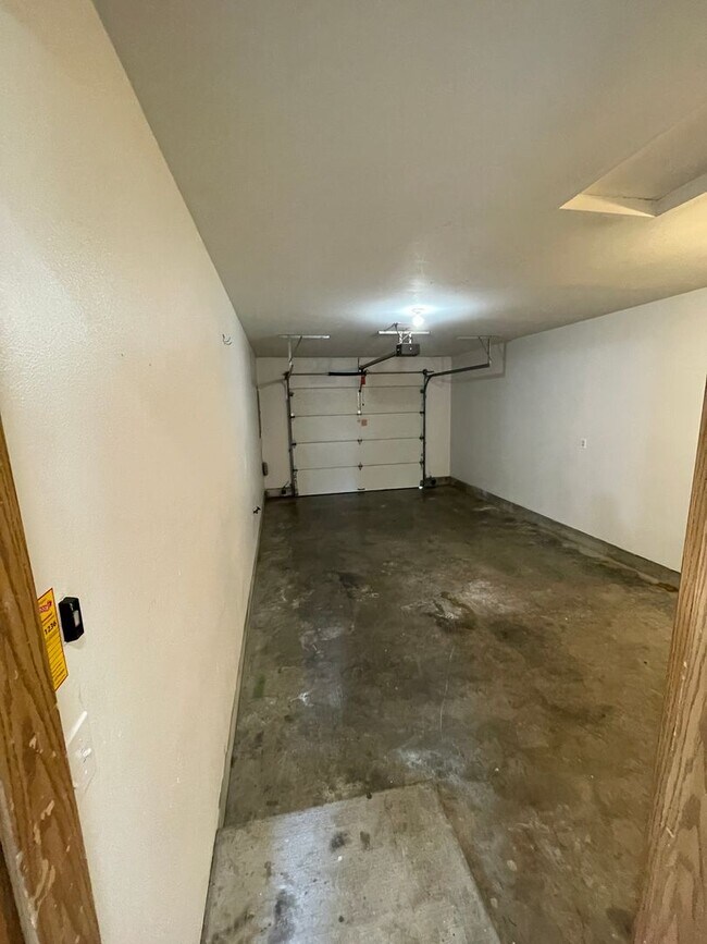 Building Photo - 545