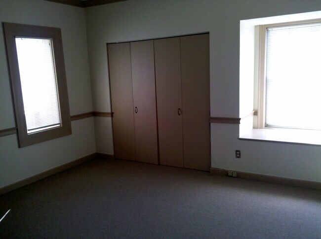 Building Photo - 300 W Broome St