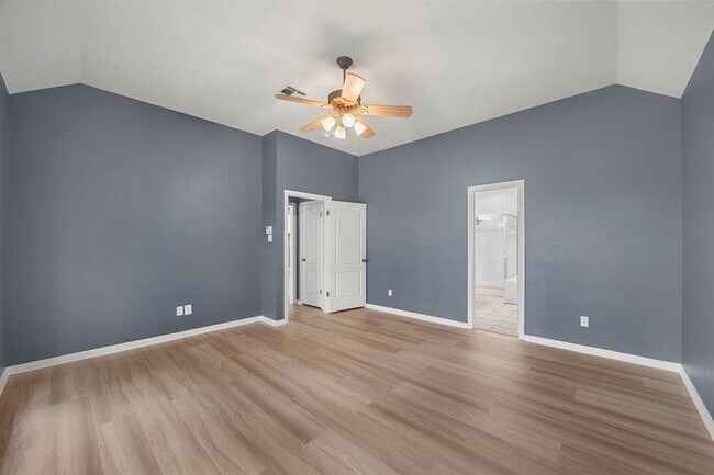 Building Photo - 15041 Calaveras Dr