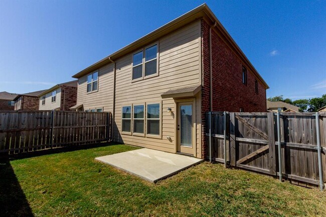 Building Photo - 1208 Bayfield Dr