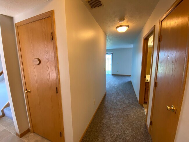Building Photo - 213 Elizabeth Dr