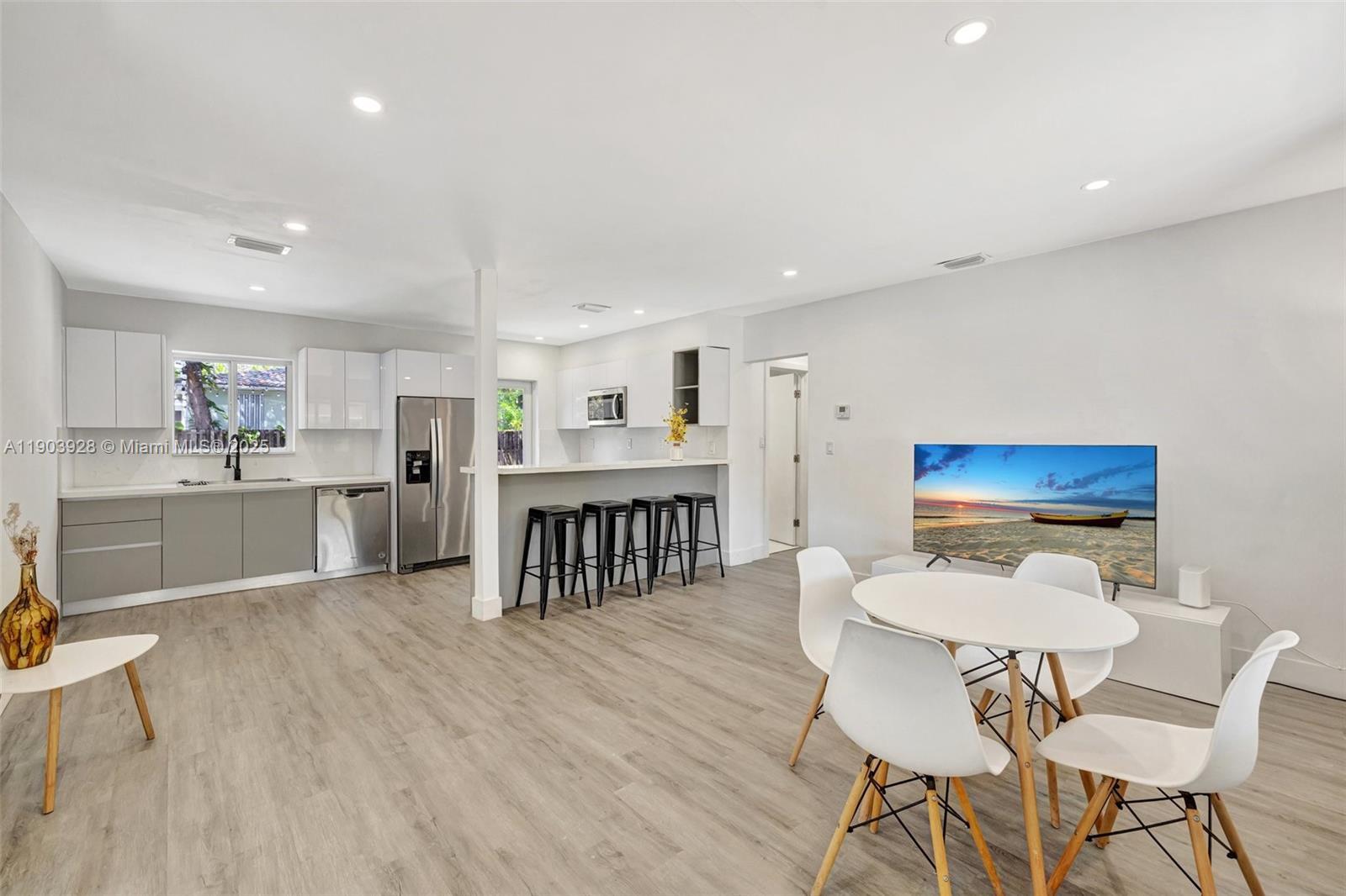 Building Photo - 843 SW 20th St