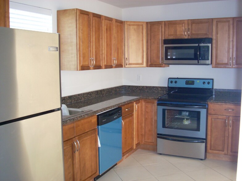 Building Photo - 3613 Ventura Dr