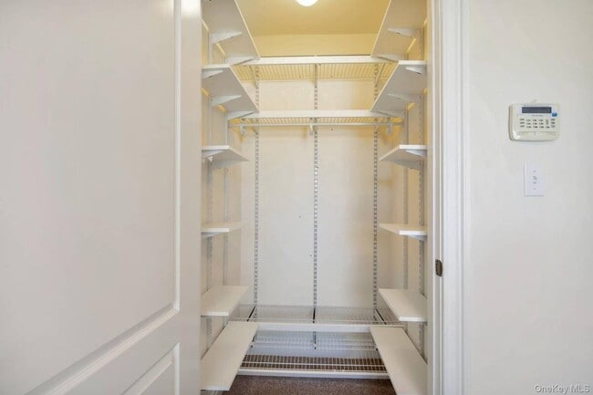 Building Photo - 34 Della Dr