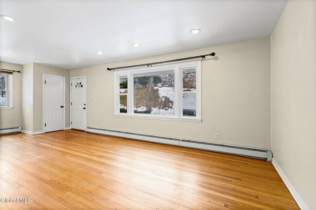 Building Photo - 165 S Pine Ave