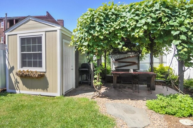 Building Photo - Quaint One Bedroom House close to U of L, Germantown & Downtown