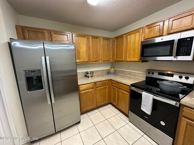 Building Photo - 6099 Maggies Cir