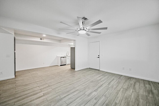 Building Photo - 1075 E Chandler Blvd