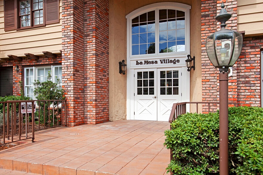 Building Photo - 8150 Lemon Ave
