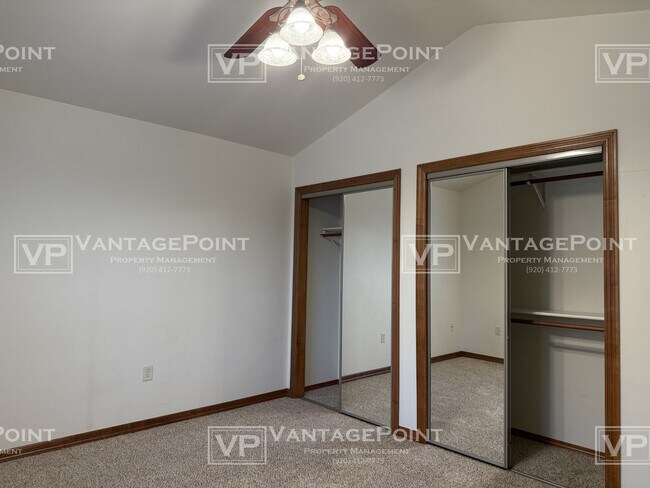 Building Photo - 2071 River Point Ct